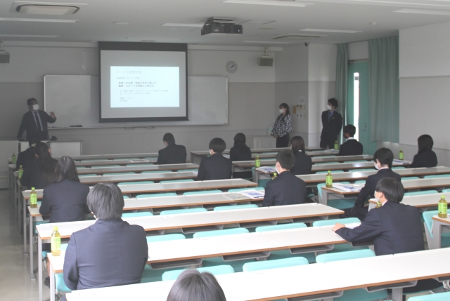 埼玉県立新座高校の生徒さん達がキャンパス見学に来てくれました‼