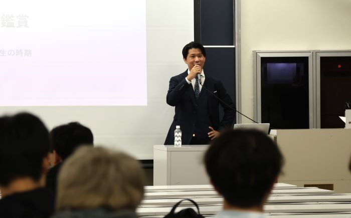 サービス経営学部卒業生　亀田信吾さん（THE WHY HOW DO COMPANY 社長CEO）にご講義いただきました