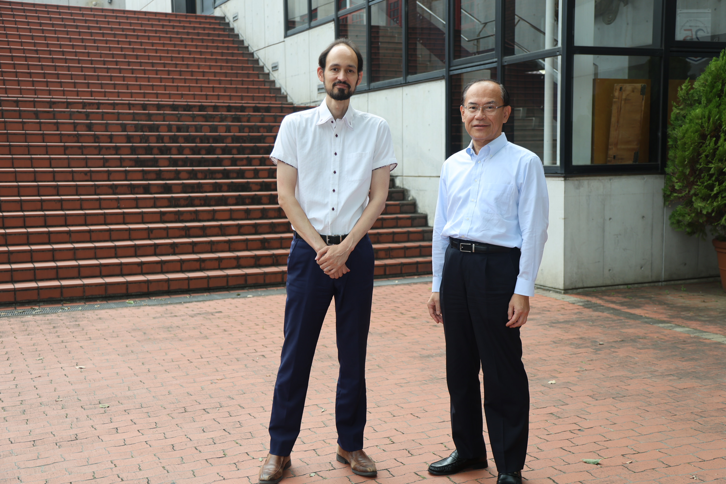 野村眞氏とハンサリ・ギオーム学長のツーショット