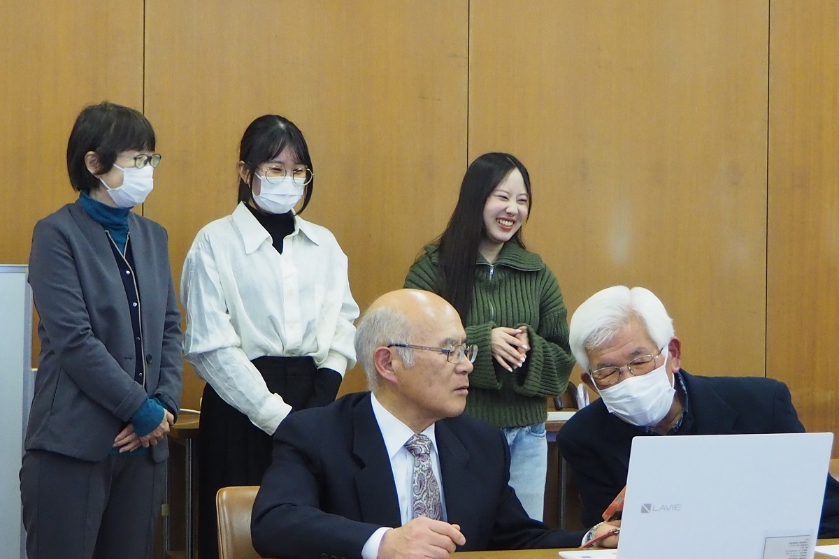 いるま自治会DX推進員に任命された本学学生が「LINE・zoom体験会」に参加しました!