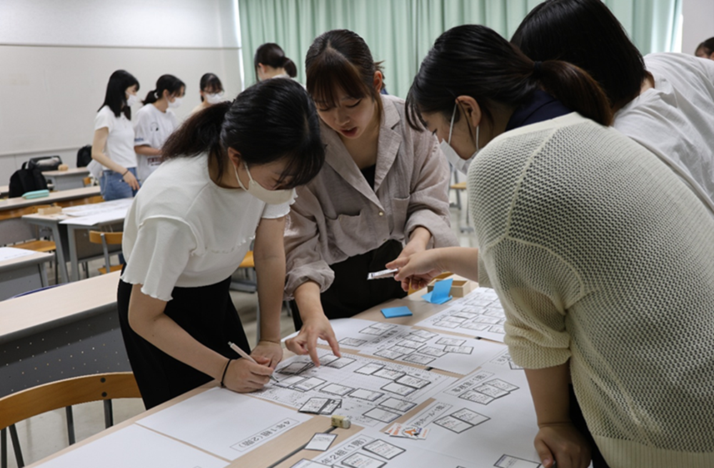 健康な生活を営むことを支援する保健師の役割について学んでいます！