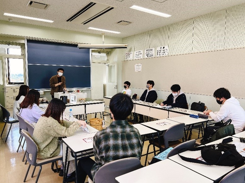 サービス経営学部中谷ゼミが地元狭山市の抹茶を体験しました。