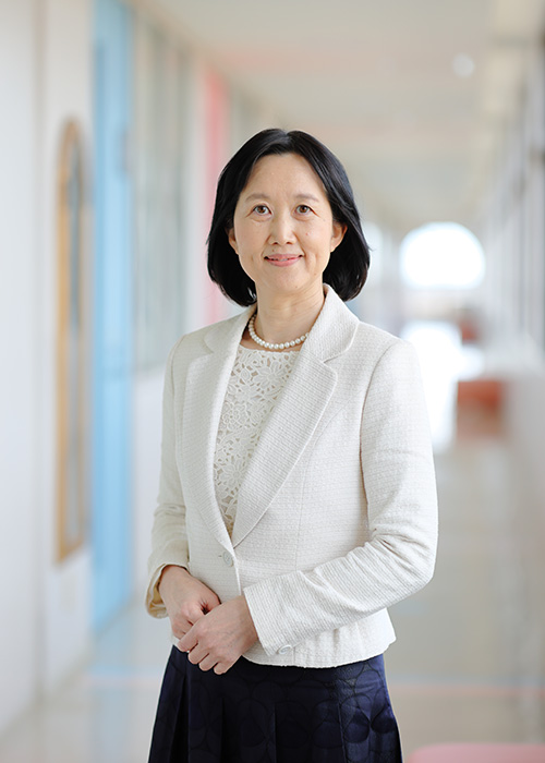 看護学部学部長・教授 神庭 純子