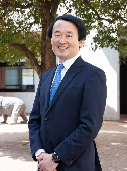 サービス経営学部学部長・教授_高瀬浩