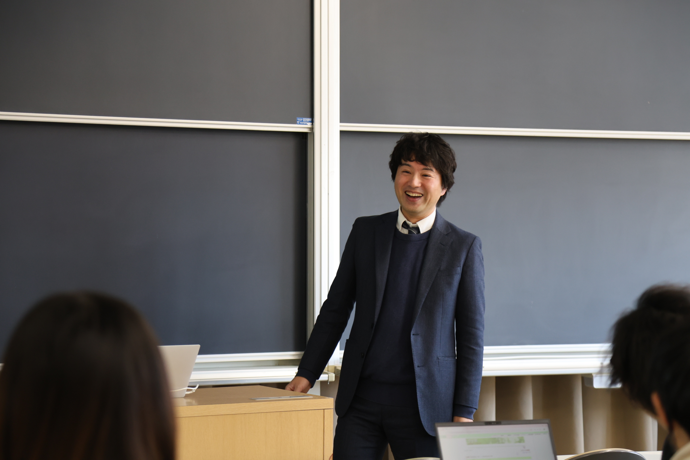 瀬沼文彰准教授が「日経 学生漫才王決定戦」の審査員を務めます