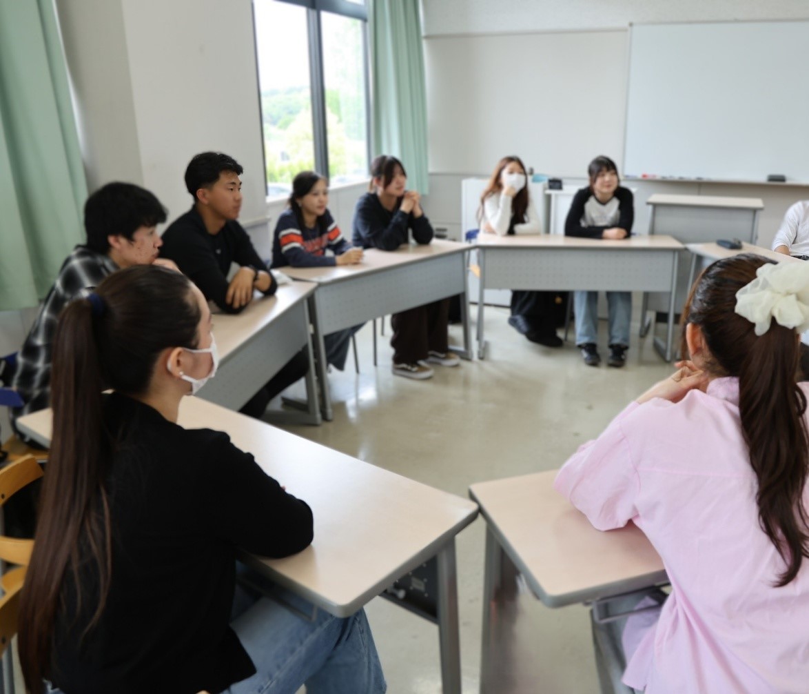 看護学部　ホスピタリティ概論 ―― １・２年生合同授業を行いました！